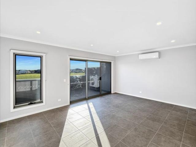 Brand New 3 Bedroom Townhouse in Wollert