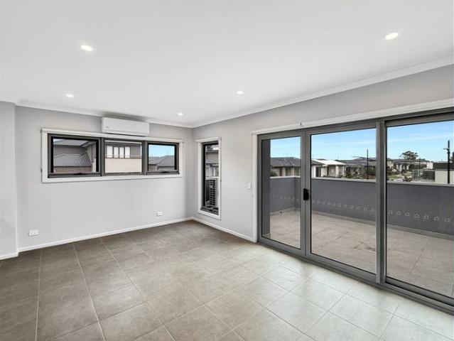 Brand New 3 Bedroom Townhouse in Wollert