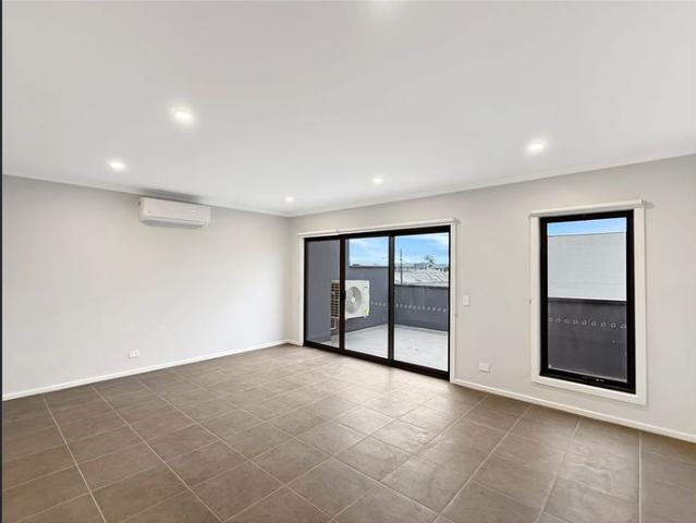 Brand New 3 Bedroom Townhouse in Wollert