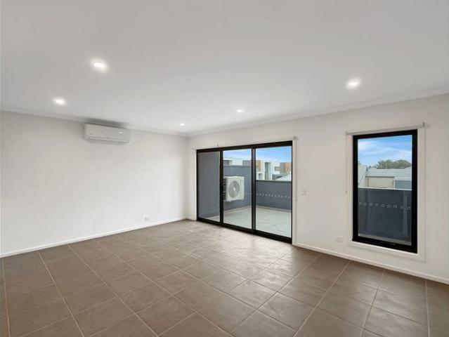 Brand New 3 Bedroom Townhouse in Wollert