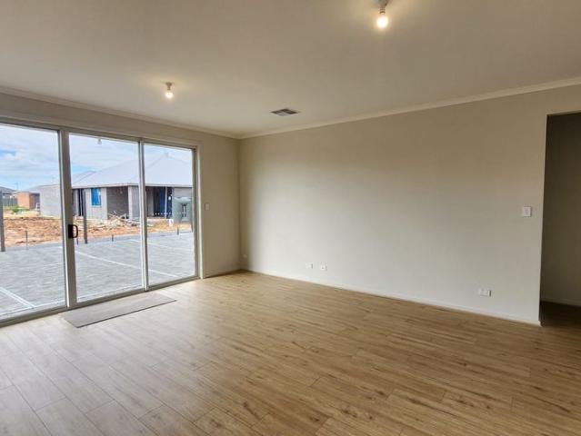 Brand New 3 Bedroom 2 Living 2 Bathroom Family Home with solar for Rent in Andrews Farm