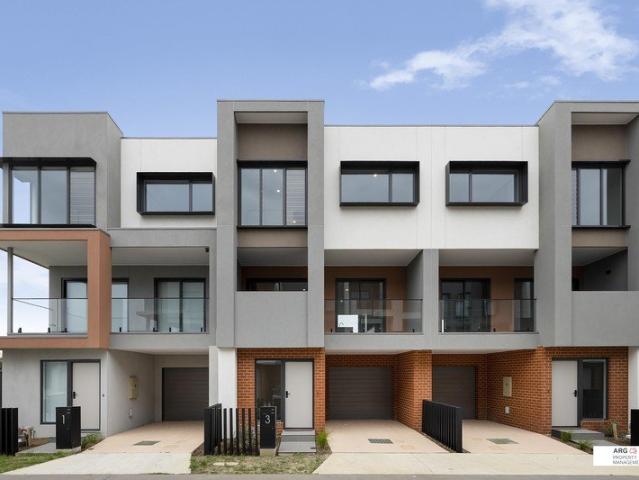 BRAND NEW 3 BEDROOM, 2 LIVINGS, GREAT LOCATION, READY TO MOVE IN!