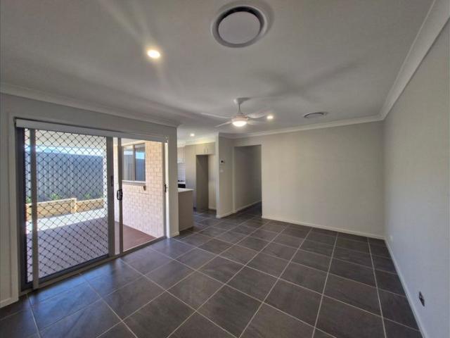 Brand new 3 bedrooms house for first lease
