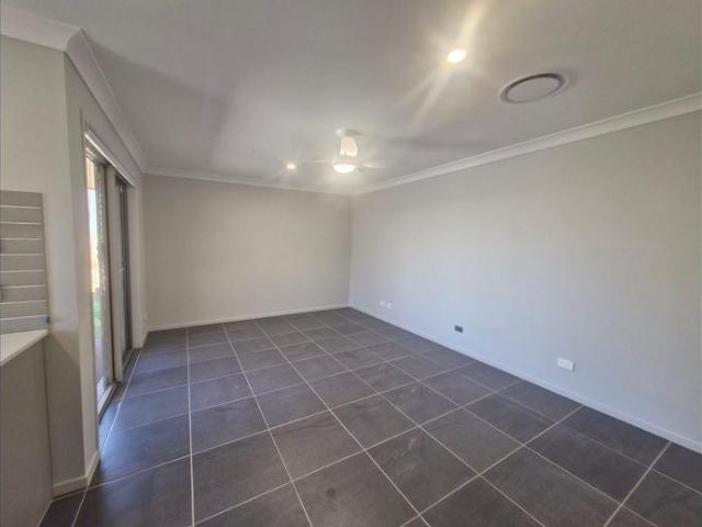 Brand new 3 bedrooms house for first lease