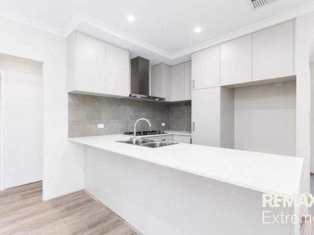 Brand New 3x2 in Fantastic Location