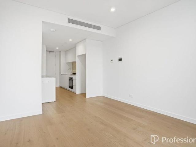 Brand New 1 Bedroom Tri Level Apartment In Babylon