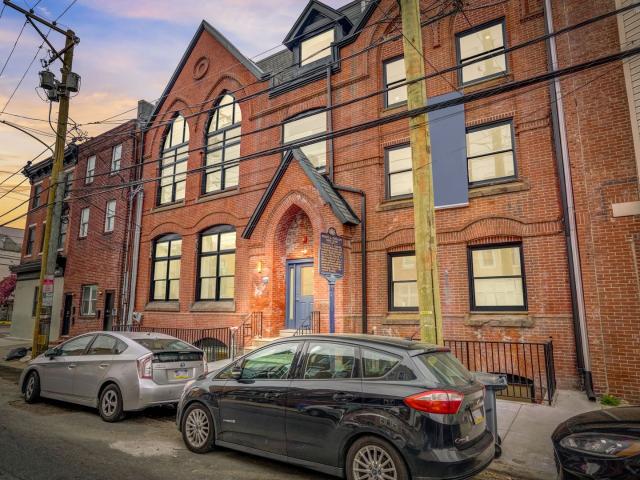 Brand New 1 Bedroom with Soaring Arched Ceiling and Roof Deck