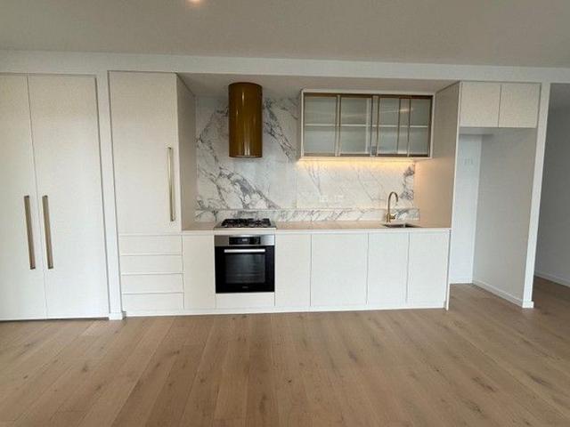 Brand new: 1 plus study with parking