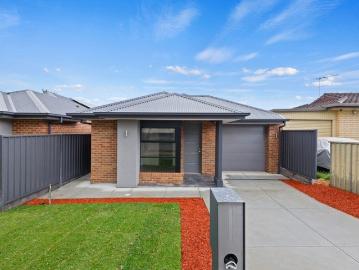 Be Quick Brand New Builds! 1 Under Contract, 1 Left!