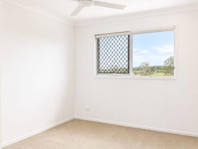 BRAND NEW* 2 WEEKS FREE RENT* 3 BEDROOM TOWNHOUSE AVAILABLE NOW