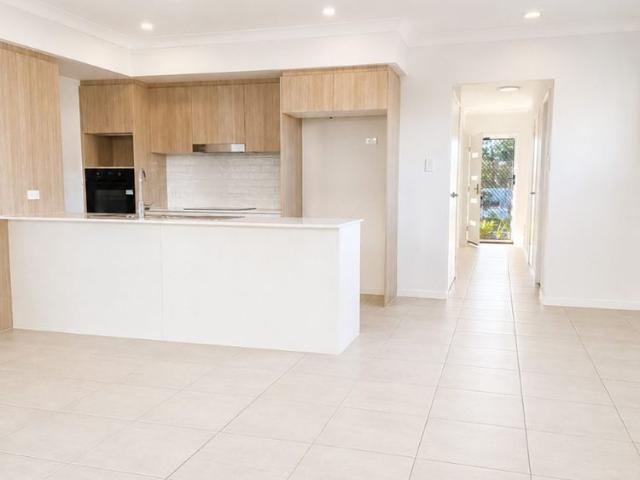 BRAND NEW* 2 WEEKS FREE RENT* 3 BEDROOM TOWNHOUSE AVAILABLE NOW