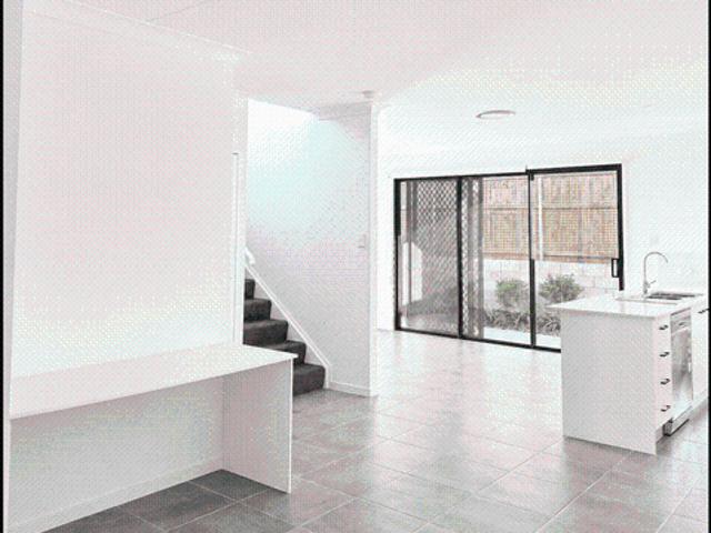 BRAND NEW* 2 WEEKS FREE RENT* 4 BEDROOM TOWNHOUSE AVAILABLE NOW