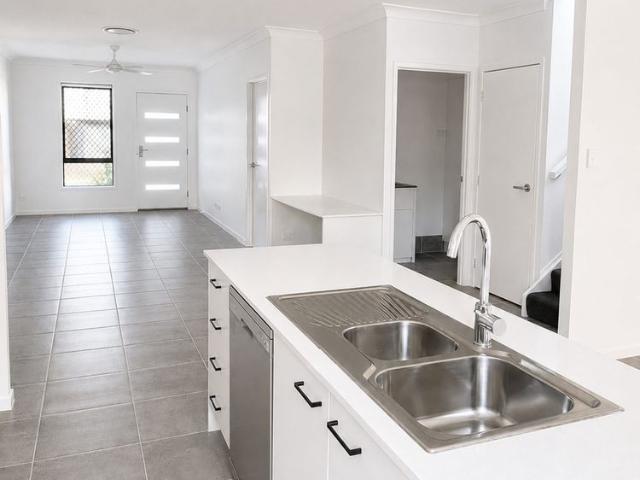 BRAND NEW* 2 WEEKS FREE RENT* 4 BEDROOM TOWNHOUSE AVAILABLE NOW