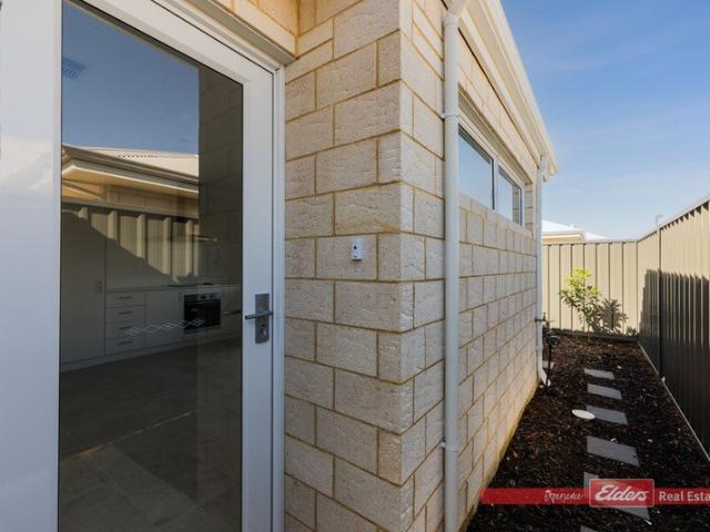 Brand New 2 x 1 Dual Key with Ducted Air conditioning & Solar Panels