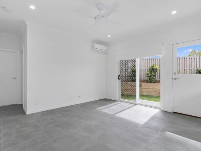 BRAND NEW 2 BED 2 BATH DUPLEX, SMALL FENCED YARD, ELEVATED POSITION, CLOSE TO SCHOOLS AND SHOPS