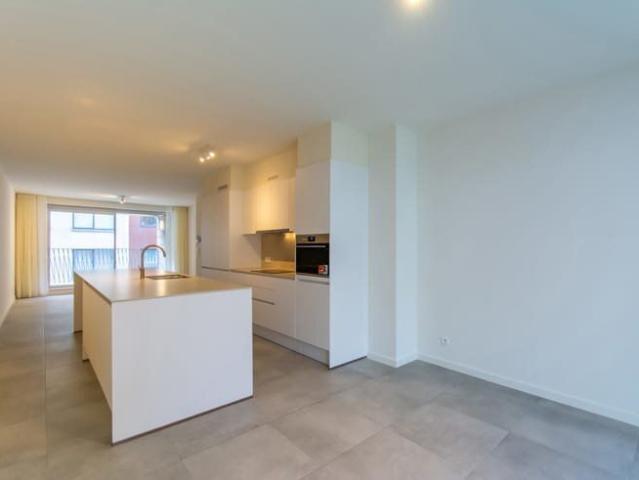 Brand new 2 bedroom apartment with 2 terraces & parking