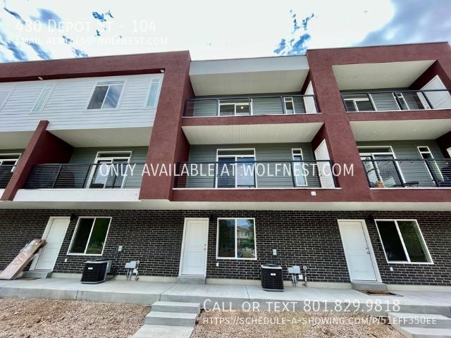 Newer 2 Bed / 2.5 Bath Clearfield Townhome!