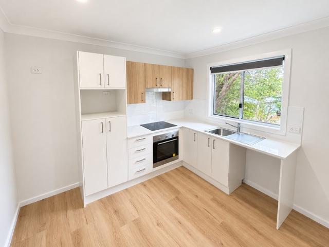 Brand new 2 bedroom granny flat WATER INCLUDED, Walk to Fassifern Station