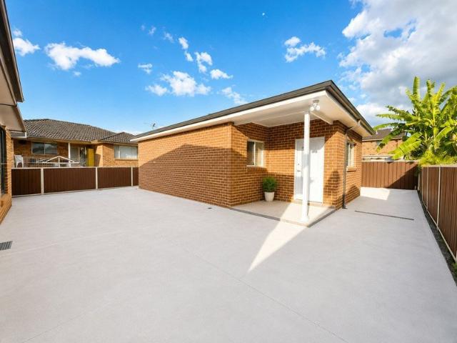 BRAND NEW 2 BEDROOM GRANNY FLAT â MODERN & CONVENIENT LIVING
