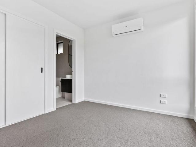 Brand new 2 Bedroom Living with 2 Bathrooms and Garage in Heidelberg West