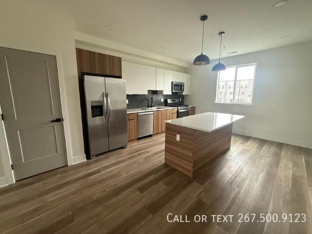 Brand New 2BD/2BA Bi Level Apartments in Port Richmond – Available Now and Upcoming! FIRST MONTH FREE!