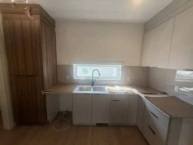 BRAND NEW 2BED 2.5BATH MAIN FLOOR SUITE IN QUEEN MARY PARK SINGLE GARAGE — 2 Bedrooms Main Floor