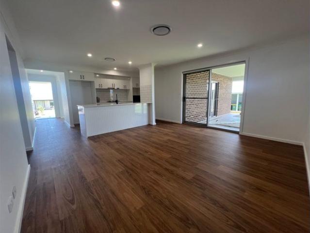 Brand New 4 Bed Home The Outlook!