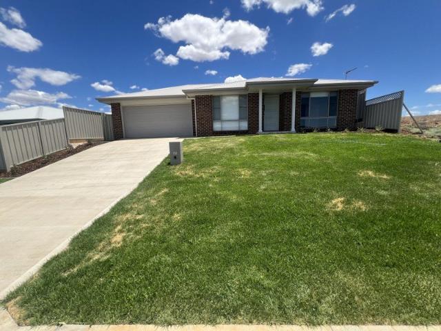 Brand New 4 Bed Home The Outlook!