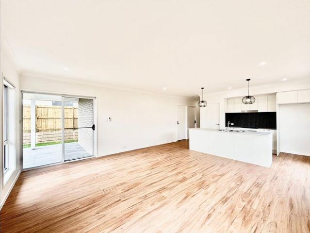 4 Bedroom Modern Family Home in Covella Estate, Greenbank for RENT, with SOLAR benefit for tenant