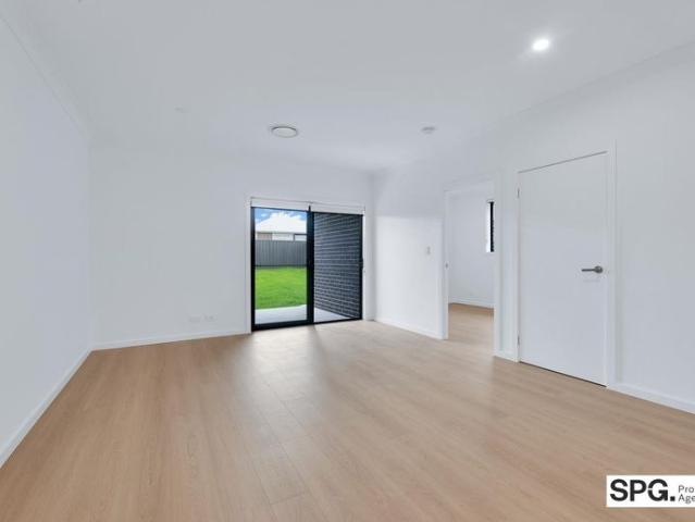 Brand New 4 Bedroom Duplex in stunning Lochinvar