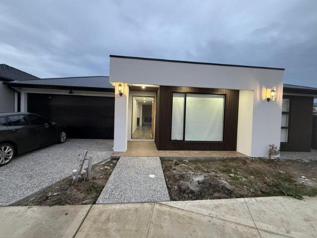 Brand New 4 Bedroom Family Home for Rent Mickleham