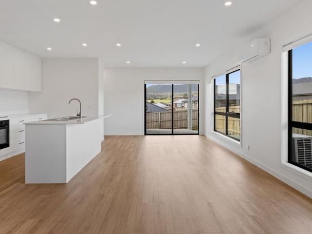Brand new 4 bedroom family home in a great location