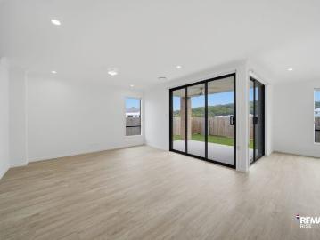 Spacious Brand New Home in Prime Spring Mountain Location!