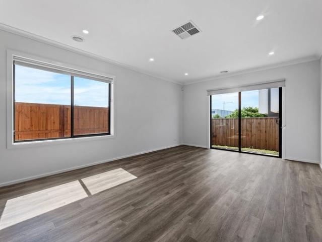 Brand New 4 Bedroom Family Home Riverwalk Estate