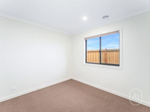 Brand New 4 Bedroom Family Home with Double Garage in Eynesbury
