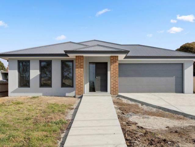 Brand New 4 Bedroom Home For Lease!