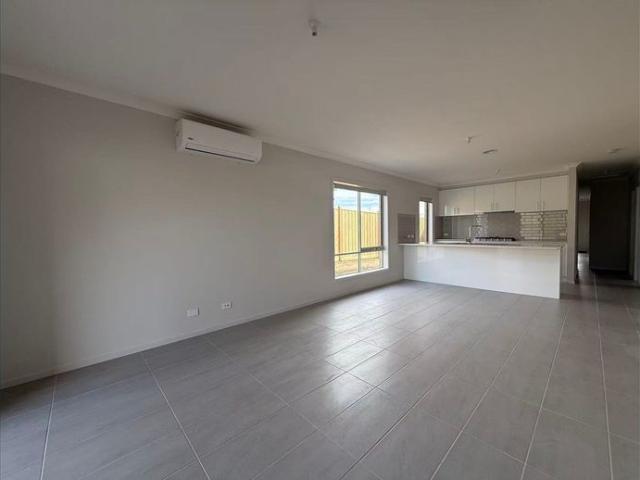 Brand New 4 Bedroom Home in Cranbourne East