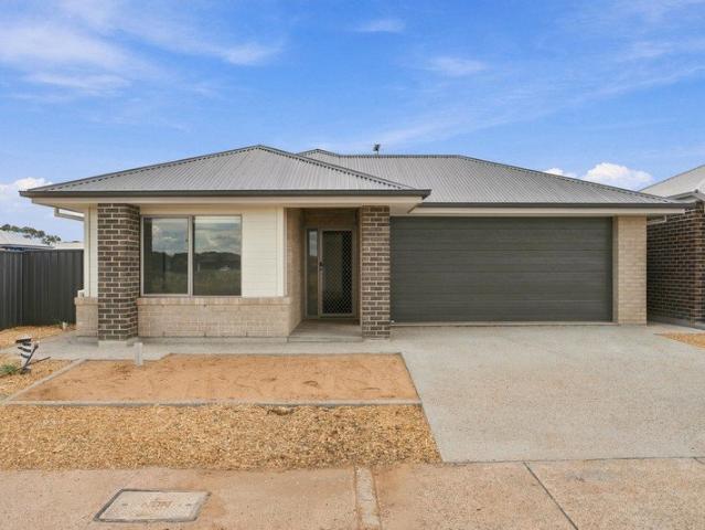 Brand New 4 Bedroom Home in Orleana Waters Estate!