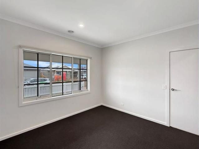 Brand New 4 Bedroom House in Eynesbury