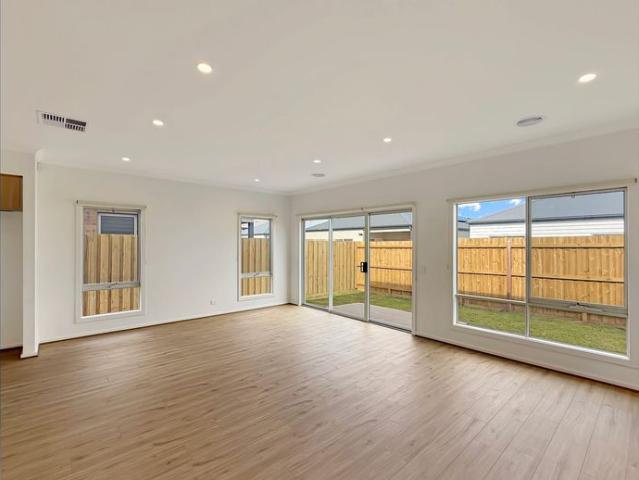 Brand New 4 Bedroom House in Eynesbury