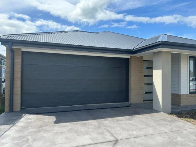 Brand new 4 bedroom house in East Bairnsdale