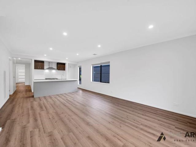 Brand New 4 Bedroom House with Solar Panels, Walk in Pantry & Refrigerated Heating & Cooling!