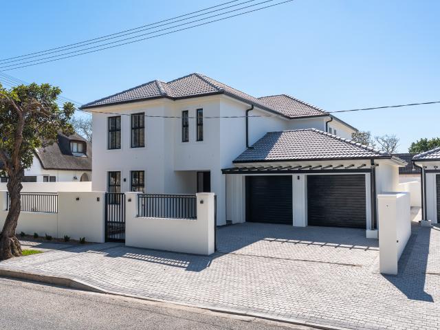 Brand New 4 Bedroom Luxury Home in Olde Pinelands