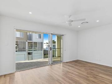 Brand New 4 Bedroom Two Level Townhouse in Citrine Rochedale