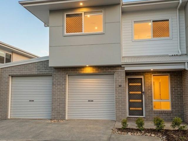 BRAND NEW* 4 BEDROOM TOWNHOUSE AVAILABLE NOW