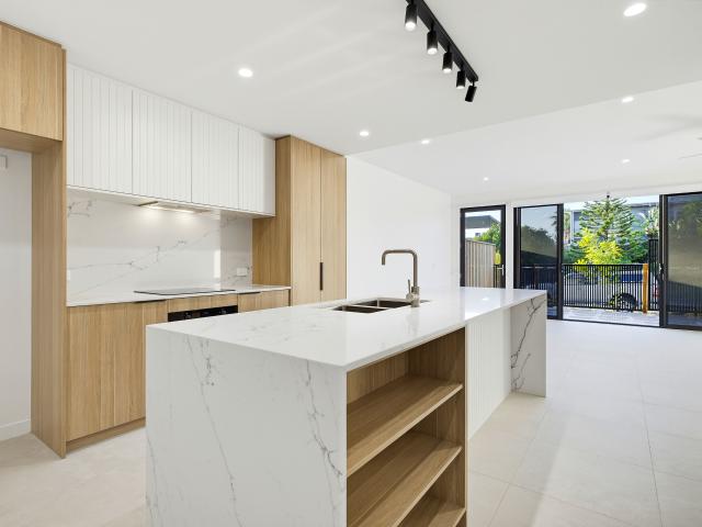 BRAND NEW 4 BEDROOM TOWNHOUSE IN THE HEART OF BRIGHTWATER! DOUBLE GARAGE