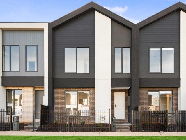 Brand New 4 Bedroom Townhouse in the Heart of Kalkallo