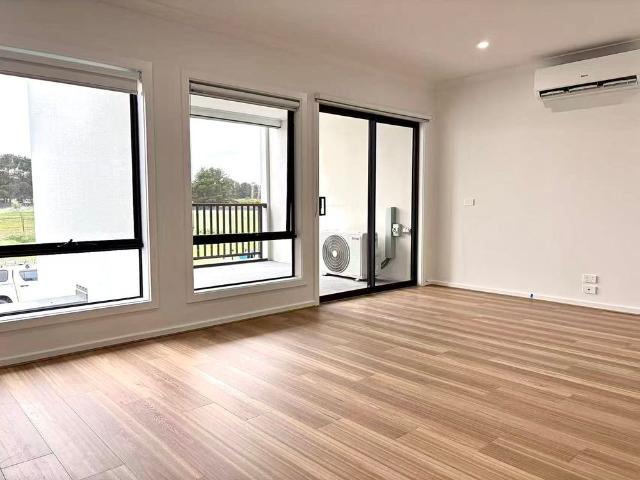 Brand New 4 Bedroom Townhouse in the Heart of Kalkallo