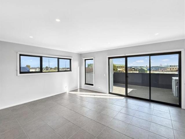 Brand New 4 Bedroom Townhouse in Wollert