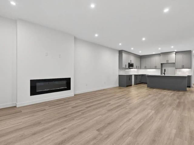 Brand New 4+ Bedroom Townhouse In ALCES SW